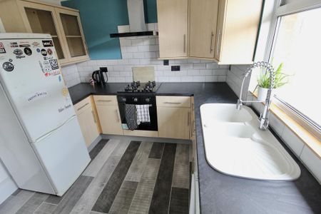 2 bedroom terraced house to rent - Photo 5