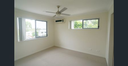 Corner Townhouse in Calamvale - Photo 3