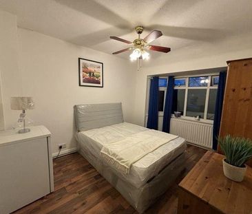 1 bedroom in a house share to rent - Photo 4
