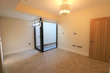 2 bedroom semi-detached house to rent - Photo 4