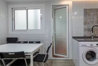 Calle Periodista Azzati, Valencia, Valencian Community 46002