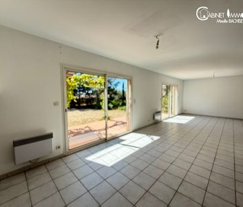 Location Maison 5 pièces 151m² ST CYR SUR MER 83270 - Photo 1