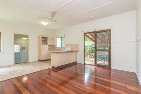14 Herne Road, Scarborough QLD 4020 - House For Rent - $550 | Domain - Photo 2