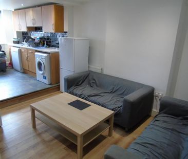 1 bedroom in a flat share to rent - Photo 5