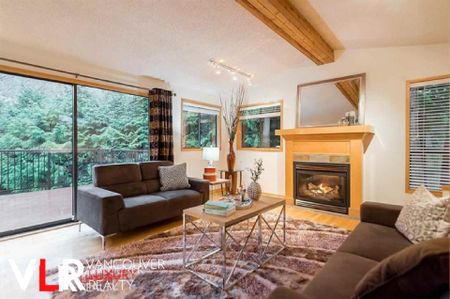 House in West Vancouver, BC - Photo 3