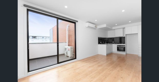 Modern 1-Bedroom Apartment in a Great Location - Photo 1