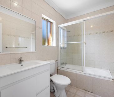 Spacious 3-Bedroom Garden Townhouse in Prime Kingsford Location - J... - Photo 4