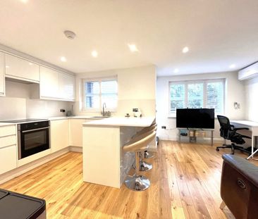 Beautifully refurbished 1-bed flat, Ealing W5 2JD - Photo 1