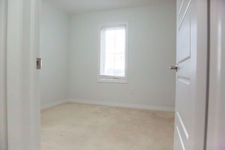 For Lease - 230 Avonsyde Boulevard Unit# 17, Hamilton, Ontario - Photo 3