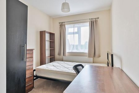 5 bedroom semi-detached house to rent - Photo 4