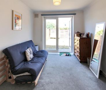 3 bedroom semi-detached bungalow to rent - Photo 2