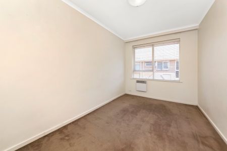 One Bedder of Generous Proportions! - Photo 4