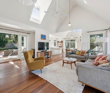 Peaceful Coastal Abode In Shoreham - Photo 2