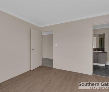 CONVENIENT & LOW-MAINTENANCE LIVING IN THE HEART OF KWINANA TOWN CE... - Photo 6