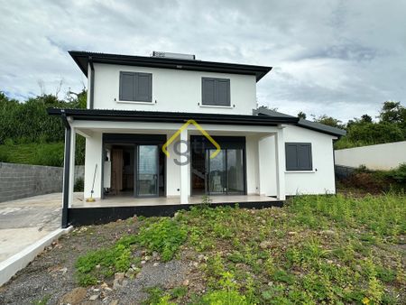 Location Maison 4 pièces 94m² ST BENOIT 97470 - Photo 5