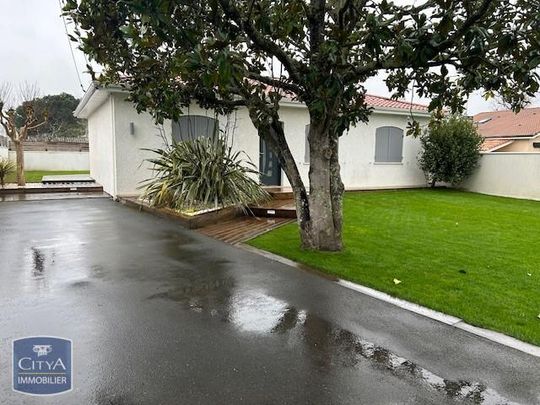 Location Maison 4 pièces 82m² AMBARES ET LAGRAVE 33440 - Photo 1