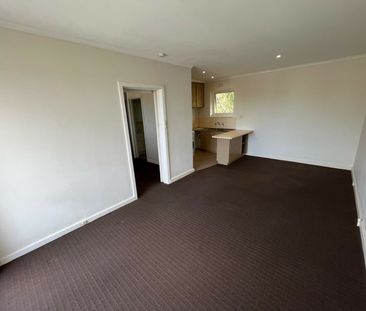 Top-Floor Malvern Apartment with Leafy Outlook Opposite Malvern Gar... - Photo 5