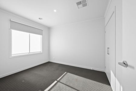 70 Canopy Ave, Alfredton VIC 3350 - Photo 5