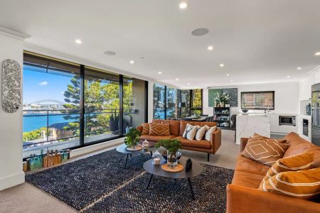 'Retford Hall' Absolute Luxury with World Class Views of Sydney's Iconic Harbour and City Skyline From This Stunning Spacious Double Apartment - Photo 2