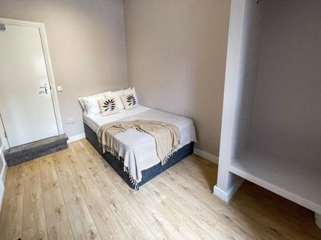 5 bedroom terraced house to rent - Photo 4