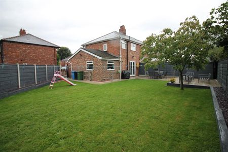 Welwyn Close, Manchester, M41 7NF - Photo 4