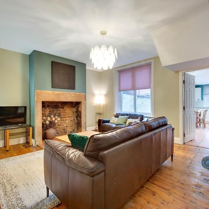 4 bedroom terraced house to rent - Photo 1