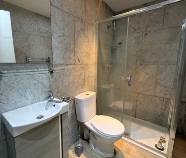 Bedsit, Old Oak Common Lane, W3 - Photo 6