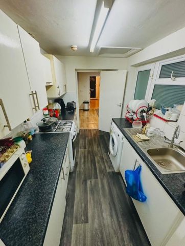 Room in a Shared House, Milverton Gardens, IG3 - Photo 4