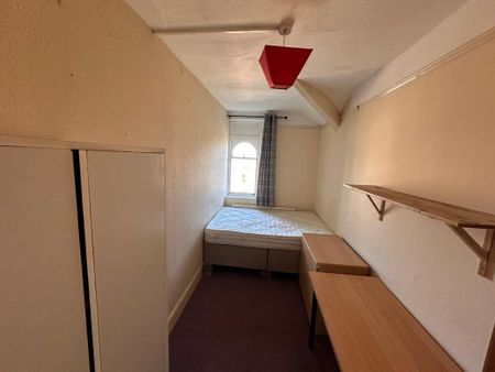 5 bedroom flat to rent - Photo 4