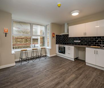 1 bedroom in a house share to rent - Photo 2