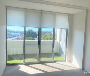 Three Bedroom Apartment! - Photo 4