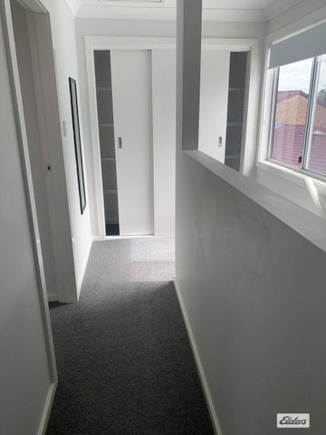 Close to Everything - Photo 2