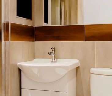 Flat 4 (Flat 1 Floor 2) - 5 Bedrooms - Photo 4