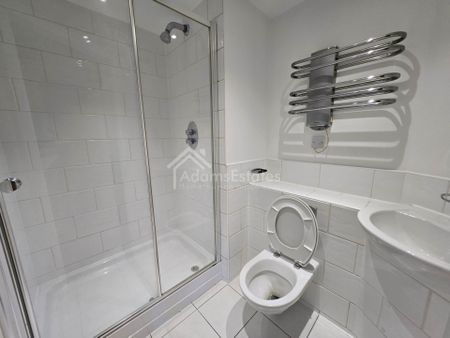 Price £700 pcm - Available Now - Unfurnished - Photo 5