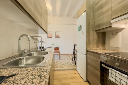 Cozy room in Avinyó street - Photo 4