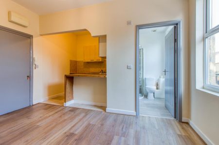 1 bedroom flat to rent - Photo 2