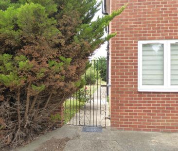 1 bedroom semi-detached house to rent - Photo 5