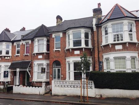 4 bedroom terraced house to rent - Photo 2