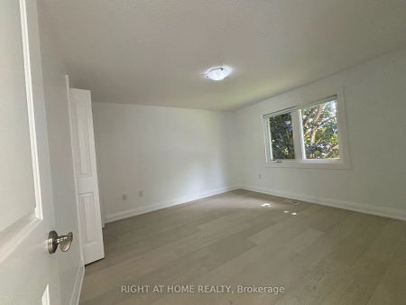 Property For Lease | N9268708 - Photo 5