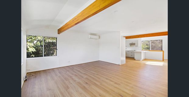 Cozy Dual Family Living in Woodridge, QLD! - Photo 1