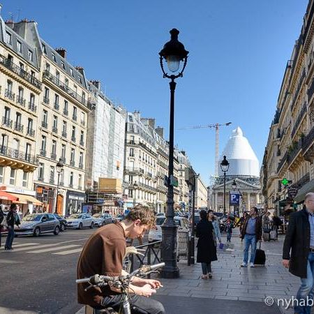 Logement à Paris, Location meublée - Photo 1