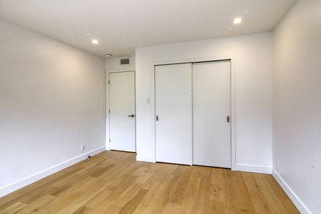 3555 Cote-des-Neiges Road, Montréal, QC - Photo 5