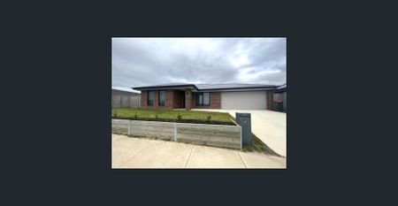 Near New 3 Bedroom Home In The Rise - Photo 3