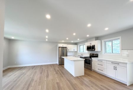 For Lease - 26 Oren Boulevard Unit# Main, Barrie, Ontario - Photo 2