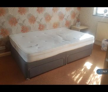 1 bedroom in a house share to rent - Photo 1