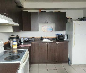 4 et demi pour juillet , eau chaude chauffage stationnement inclus - Photo 4