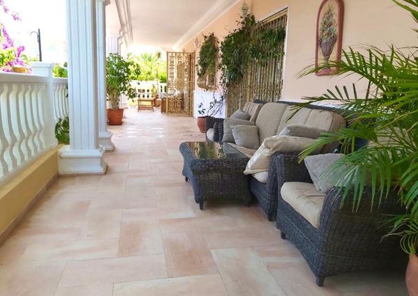LONG TERM RENTAL. Spacious villa with 6 bedrooms for rent.