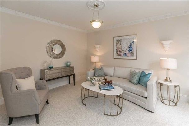 For Lease - 704 Foxcroft Boulevard, Newmarket, Ontario - Photo 1