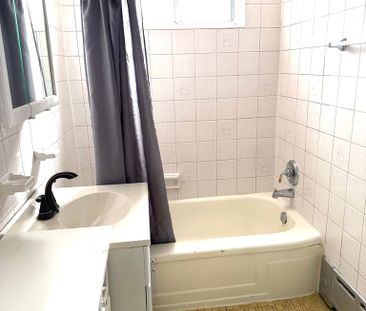 For Lease - 115 Eighth Street Unit# 2, Toronto, Ontario - Photo 2