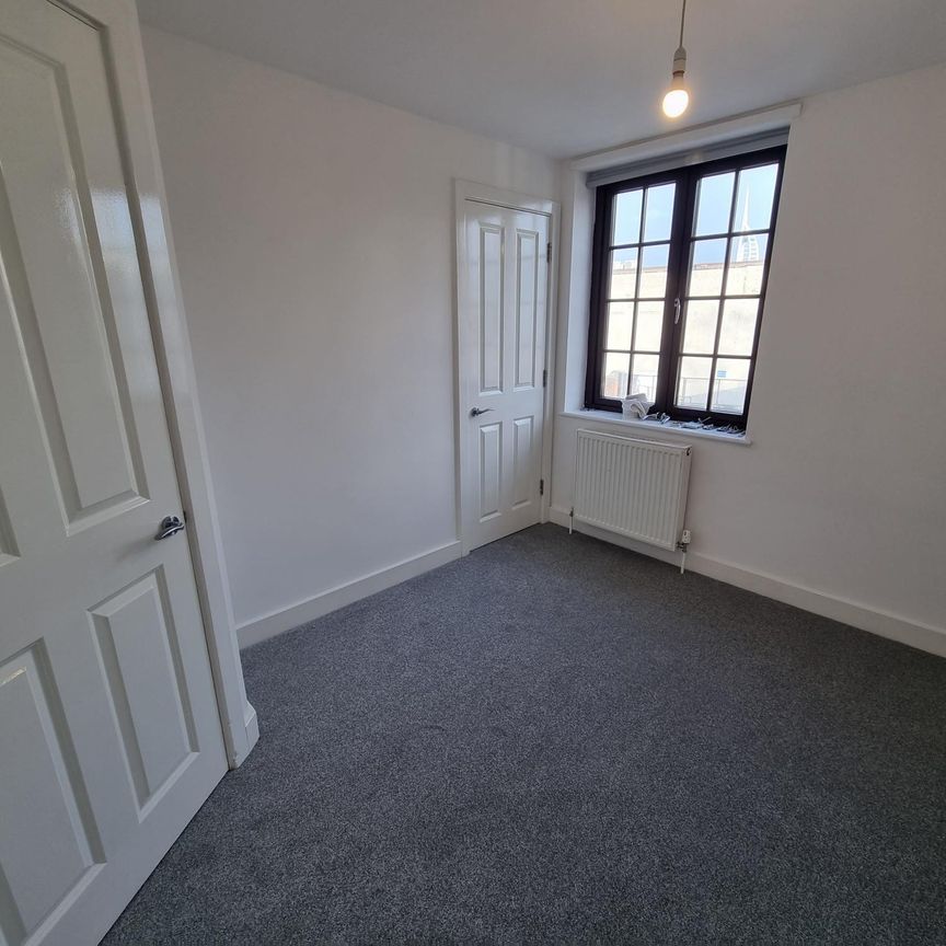 High Street, Gosport - Photo 1